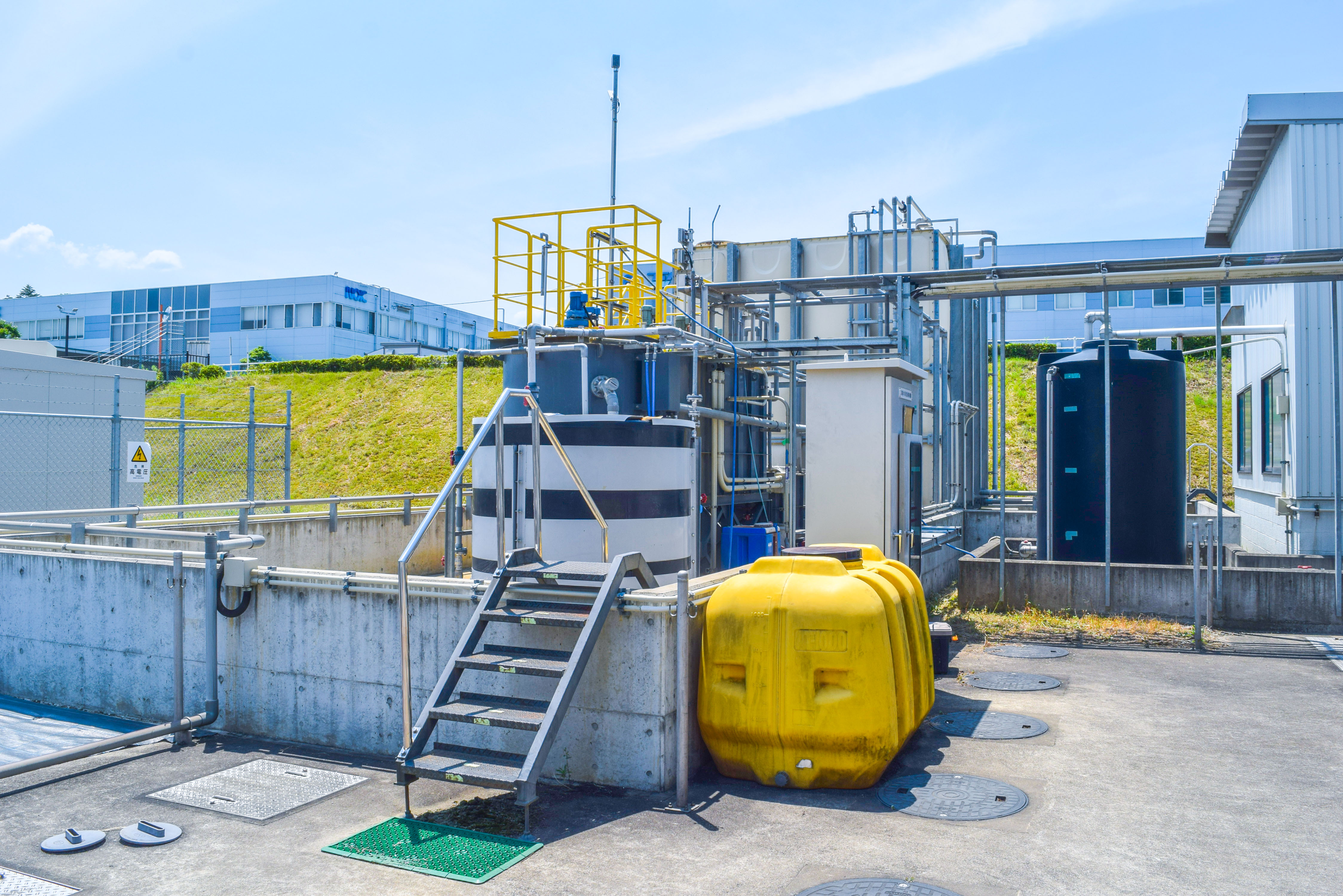排水処理場の外観写真